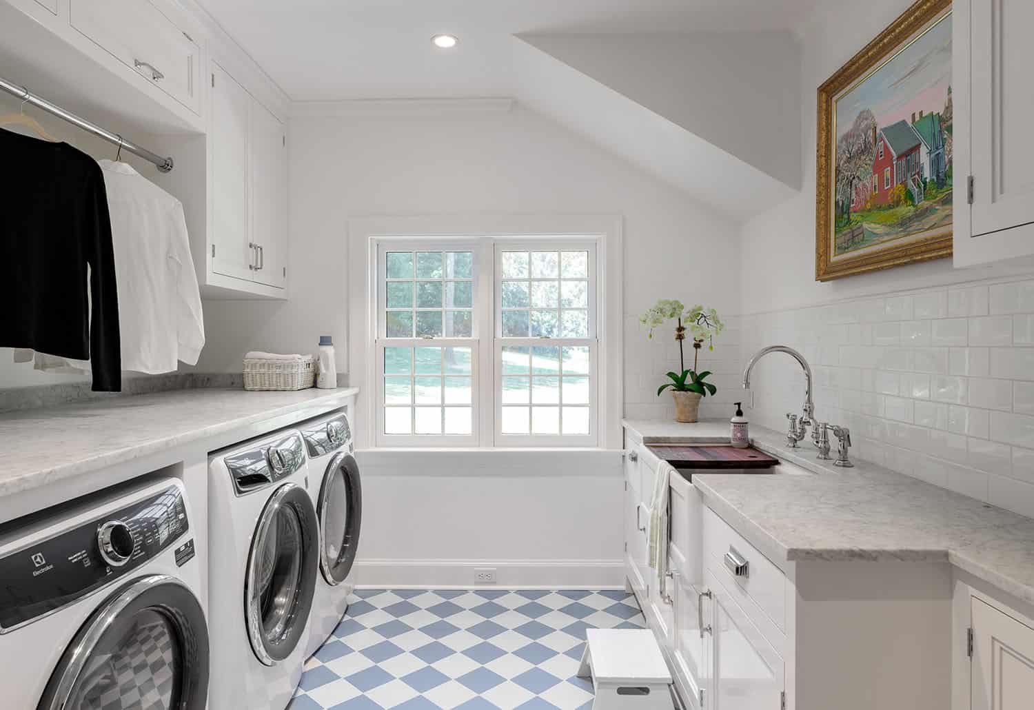 traditional-style-laundry-room
