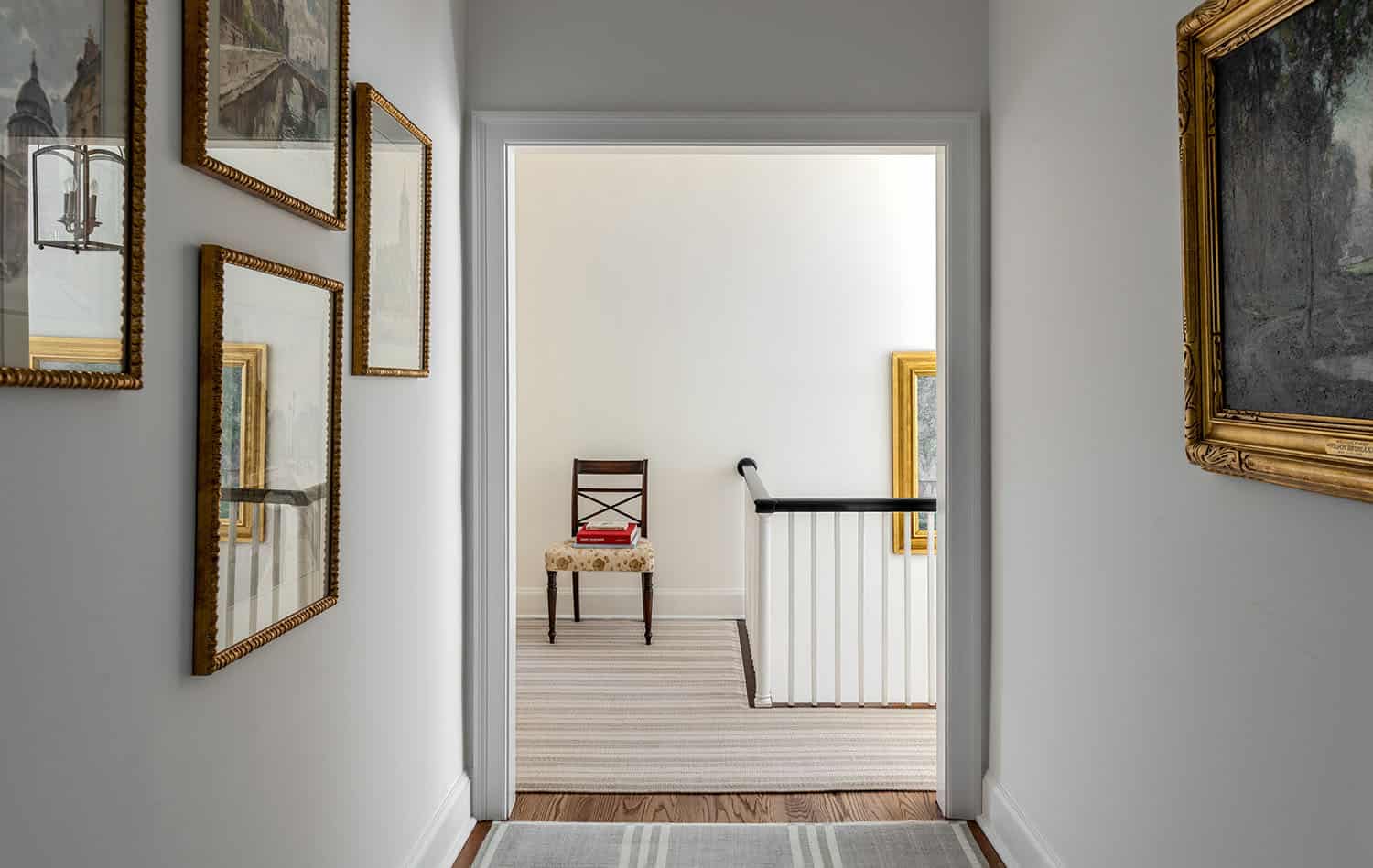 traditional-style-hallway