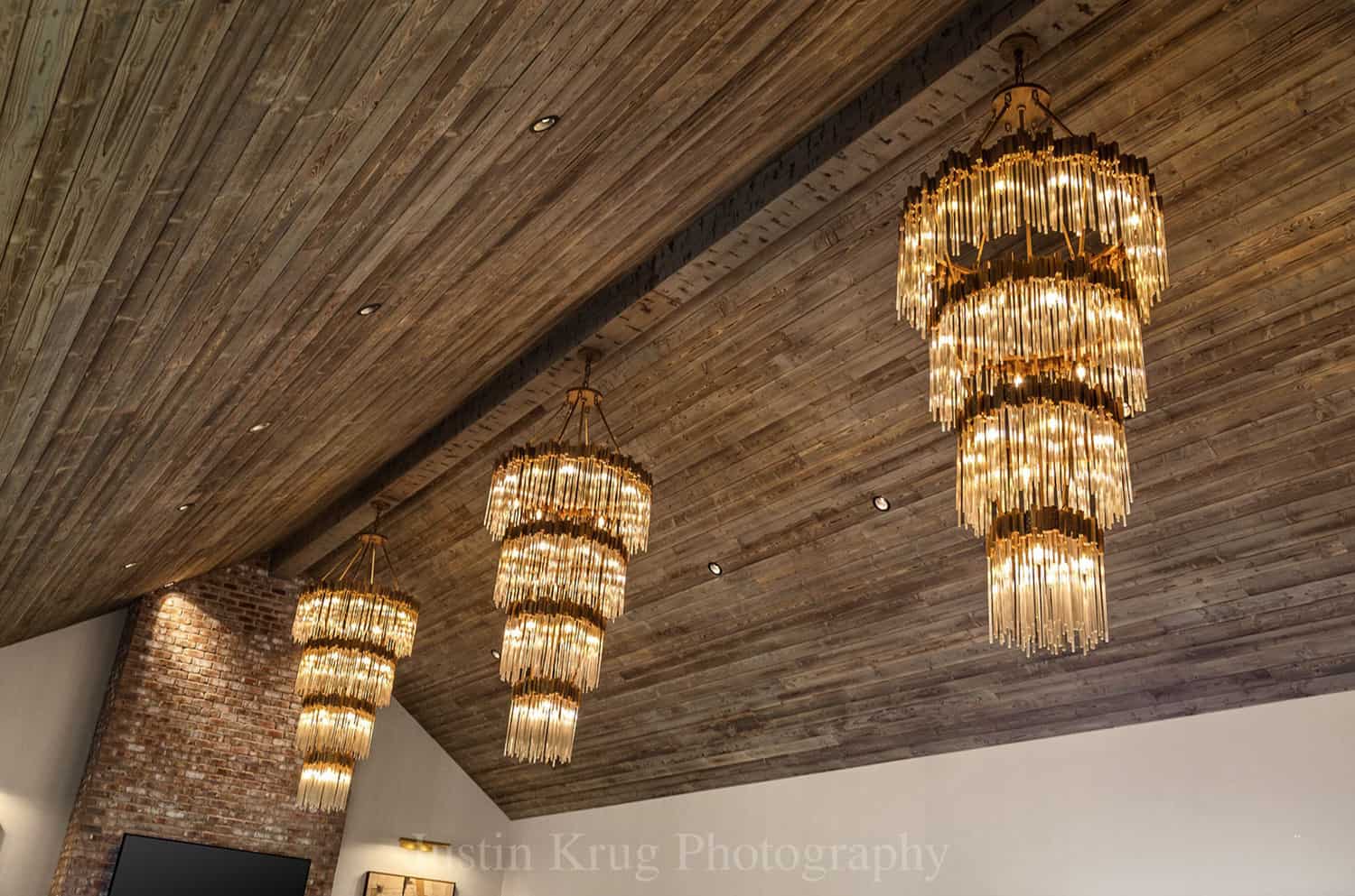 modern-rustic-great-room-chandelier