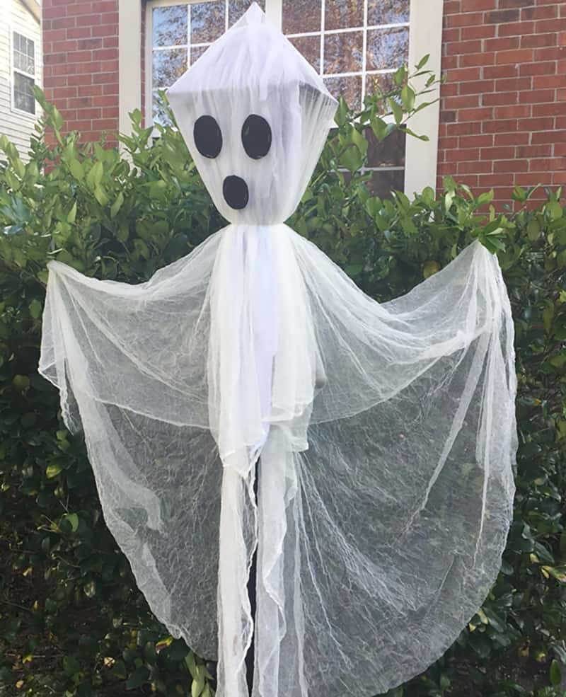 spooky-outdoor-halloween-ghost