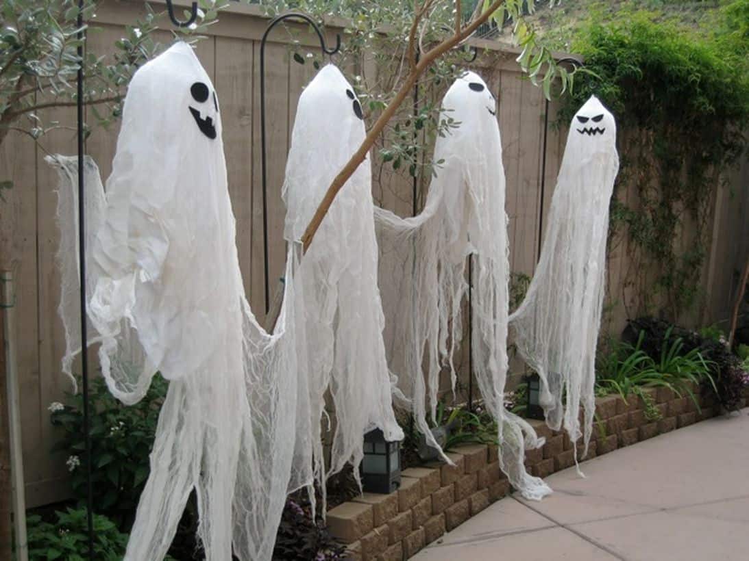 white-halloween-ghosts-in-the-front-yard