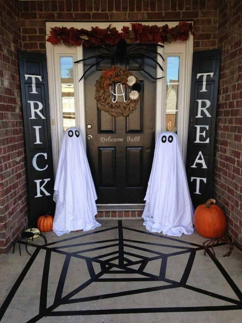 trick-or-treat-entryway-ghosts
