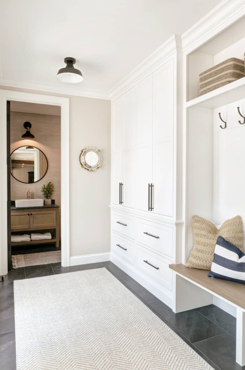 traditional-style-mudroom