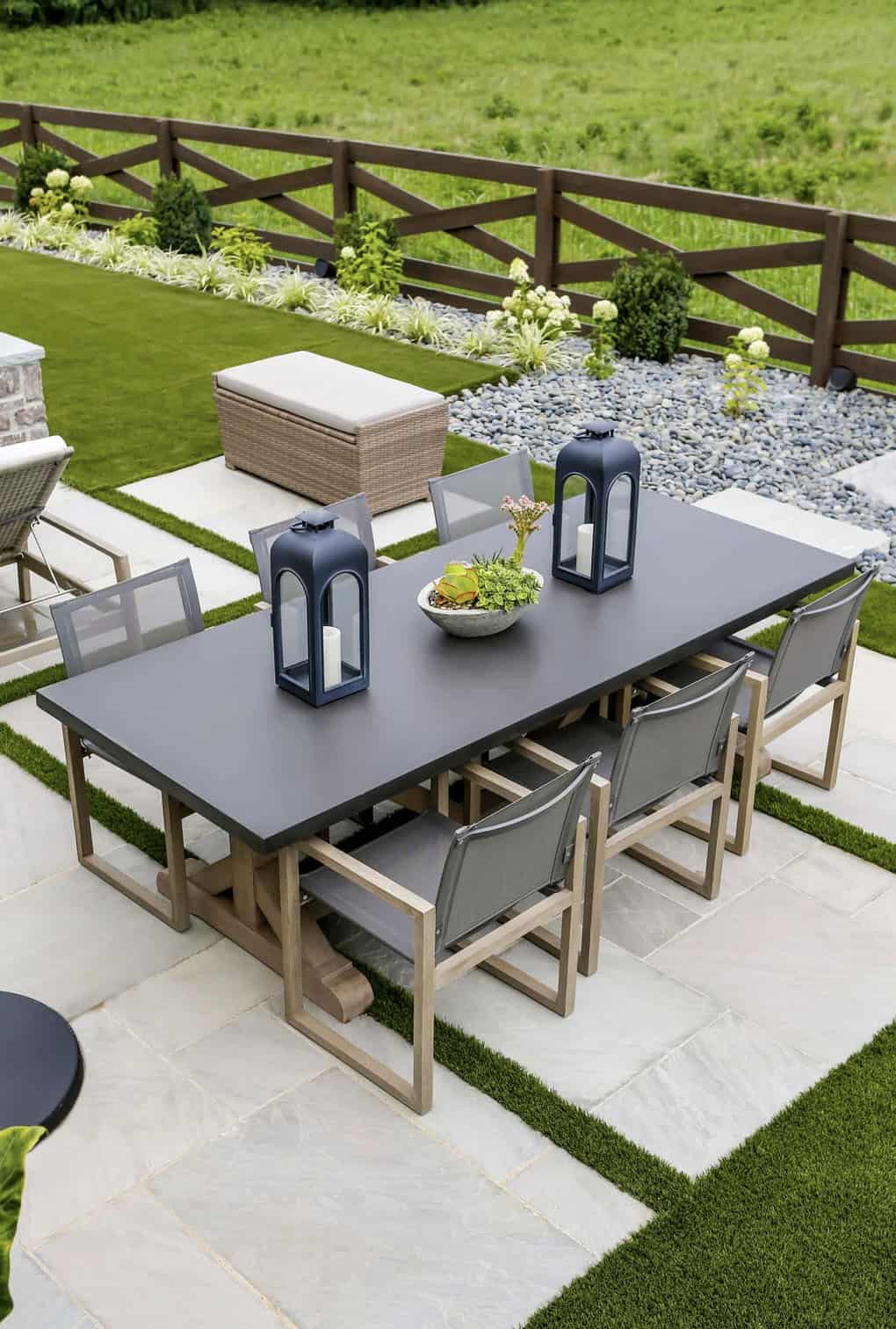transitional-modern-farmhouse-outdoor-dining-room