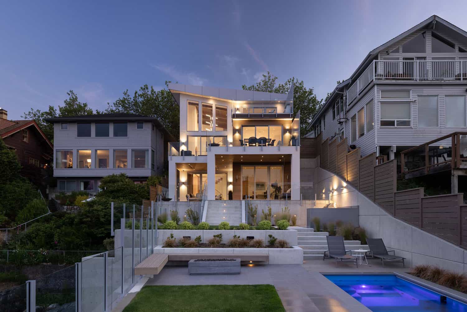 contemporary-house-exterior-at-dusk