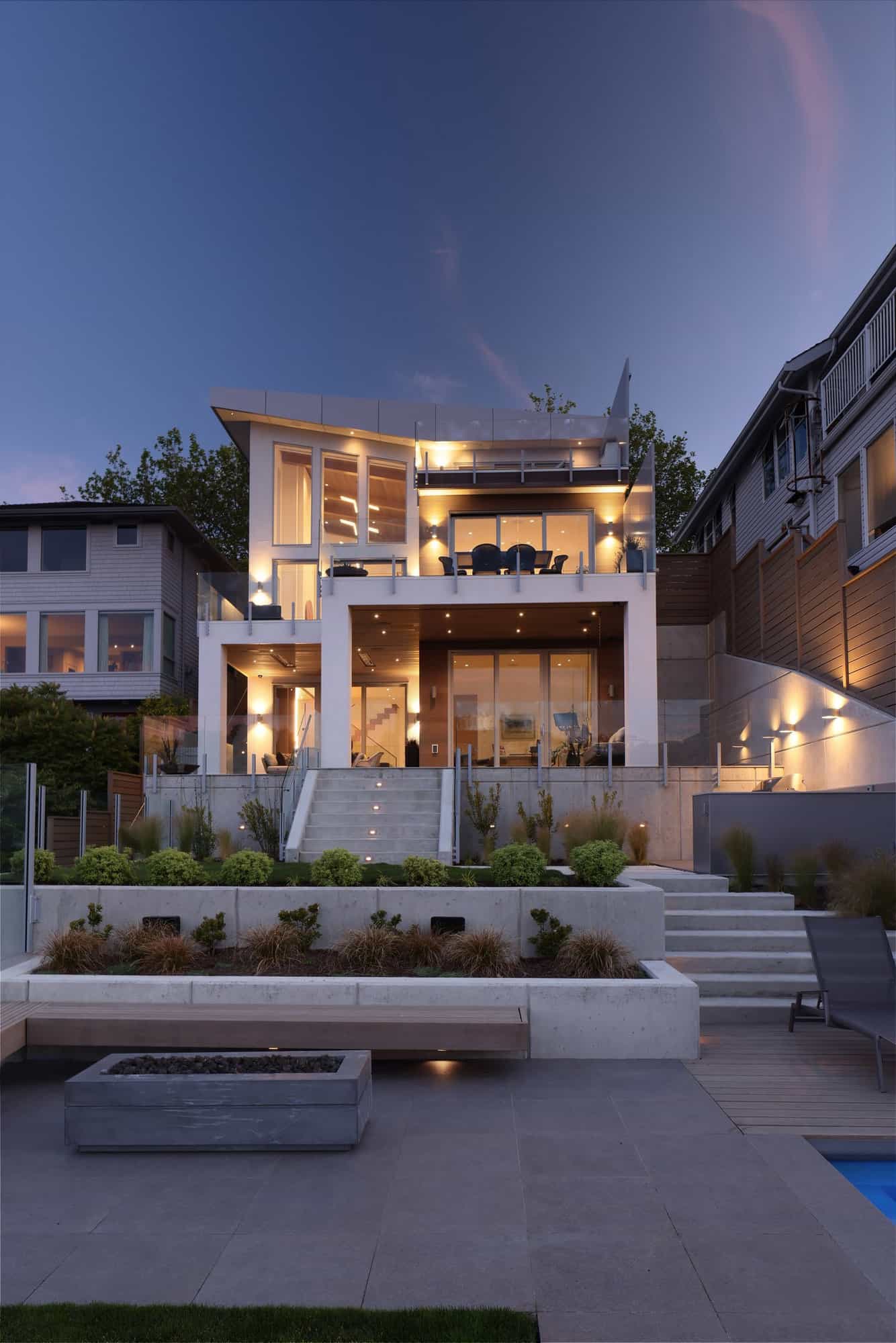 contemporary-house-exterior-at-dusk