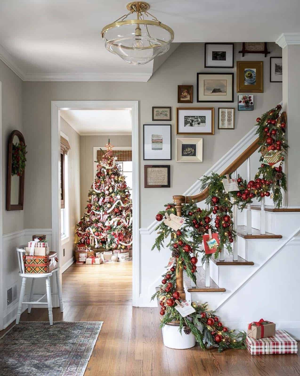 Magical Ideas For Stairs Decor This Christmas