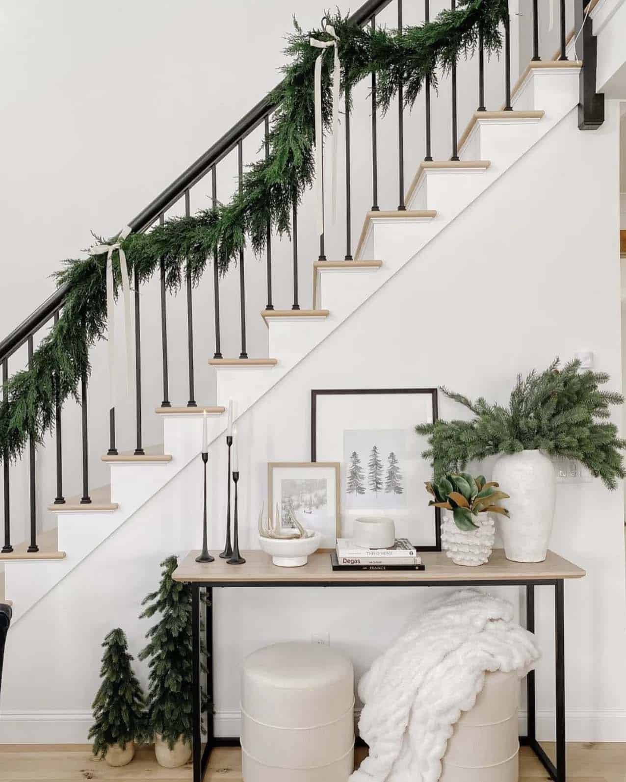 Christmas-staircase-decor-with-natural-garland