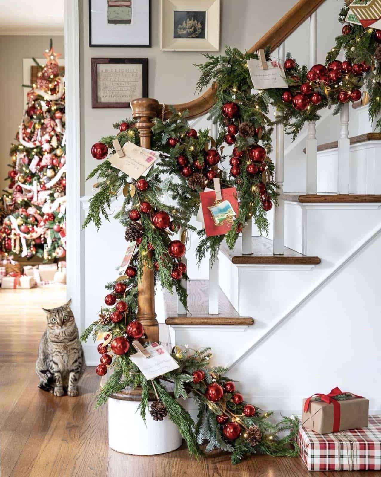 christmas-garland-with-red-ball-ornaments