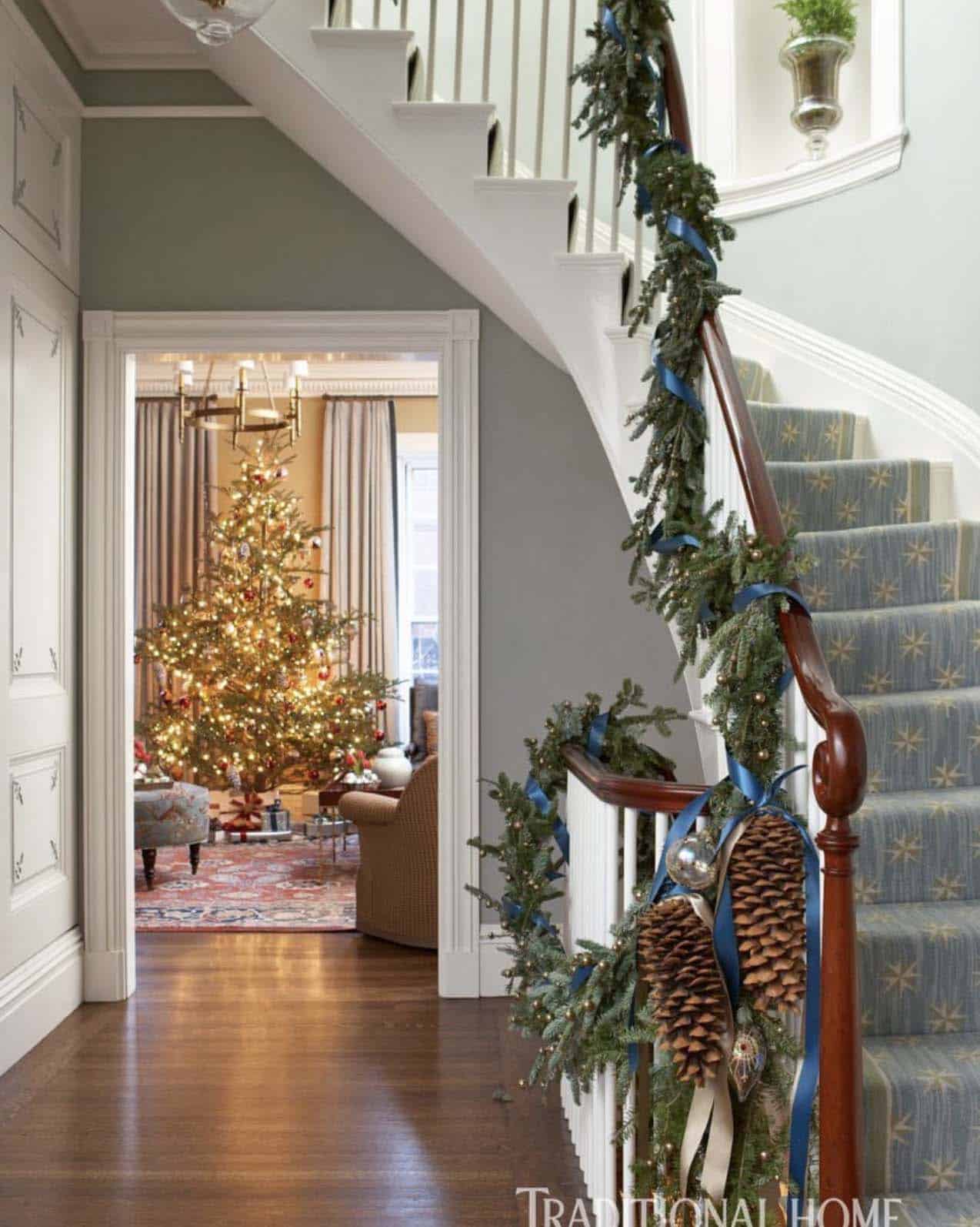 staircase-with-garland-and-ribbon-christmas