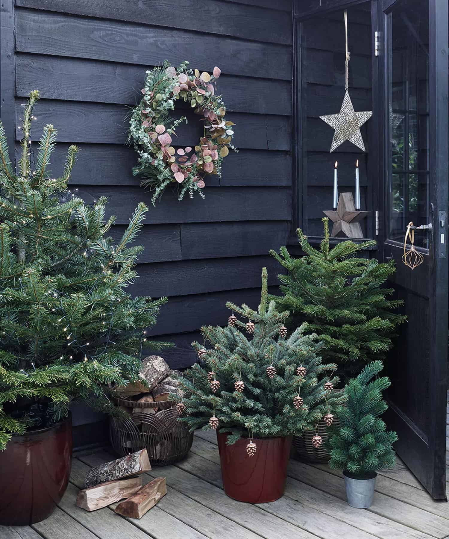 christmas-porch-decorations-trees-wreath