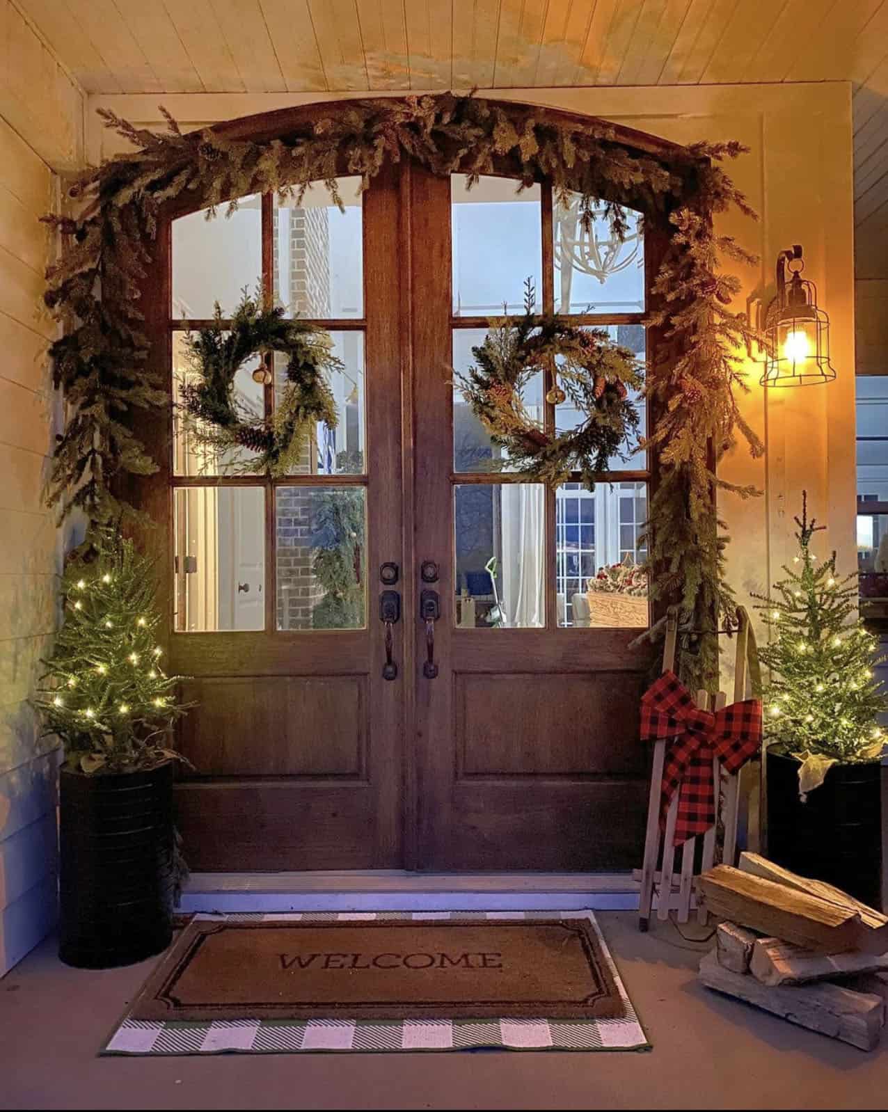 farmhouse-christmas-decorated-porch-at-dusk