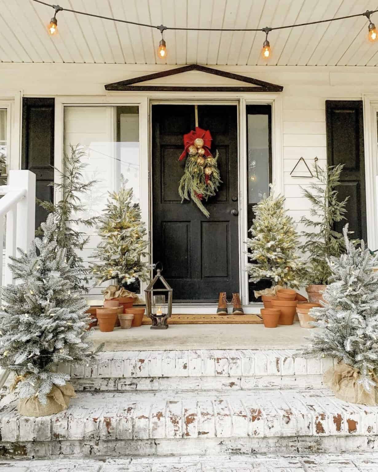 30+ Best Christmas Porch Decorating Ideas For Festive Curb Appeal