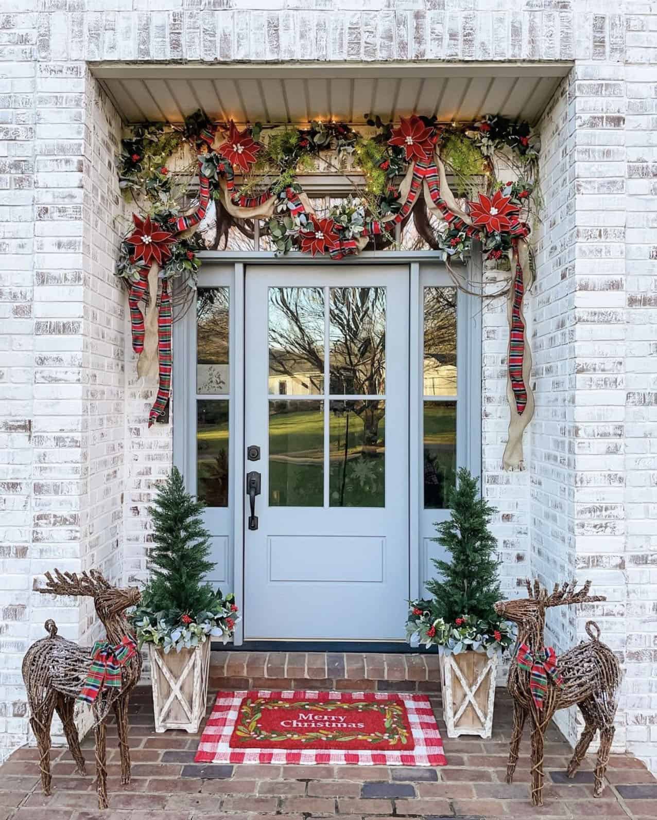 christmas-decorated-front-porch