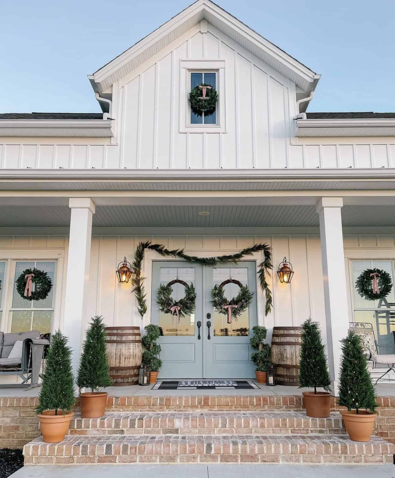christmas-decorated-front-porch-with-greenery