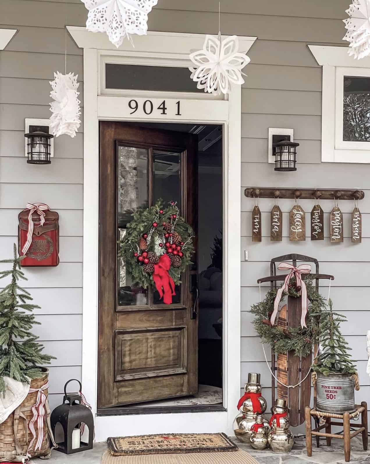 farmhouse-christmas-decorated-porch