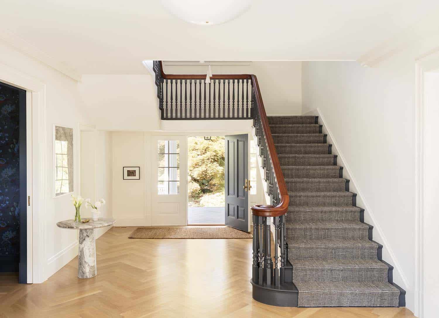 colonial-revival-house-entry-with-a-staircase