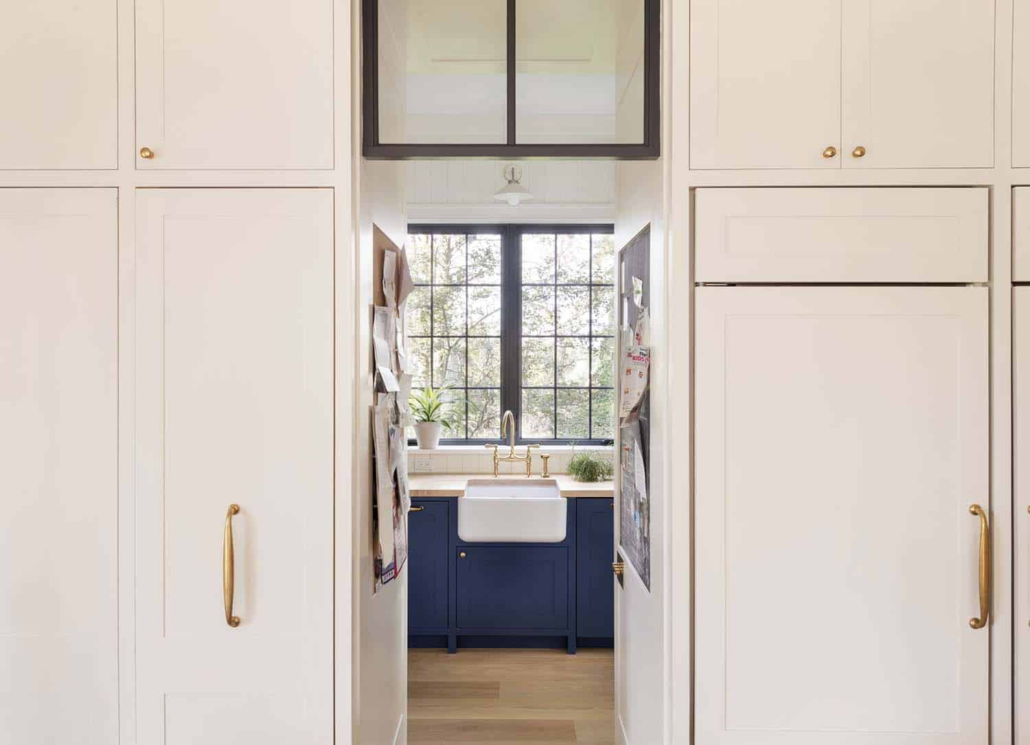 colonial-revival-butlers-pantry