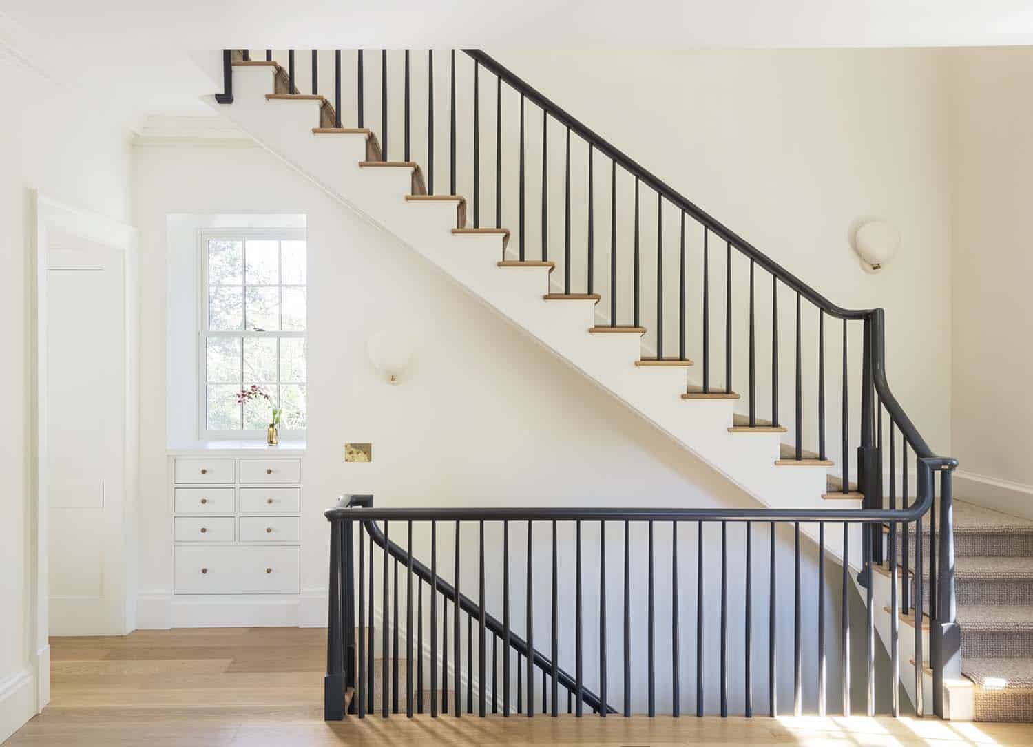 colonial-revival-staircase