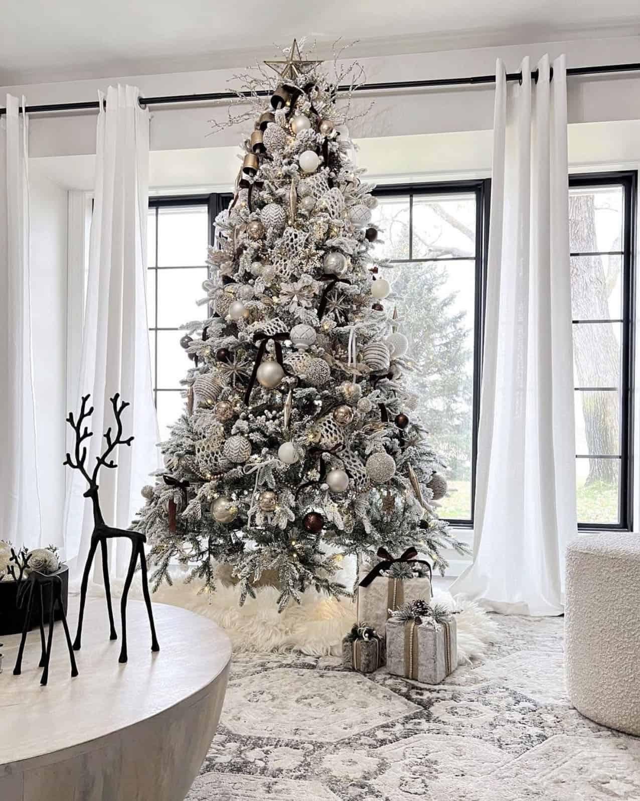 flocked-christmas-tree-in-the-living-room