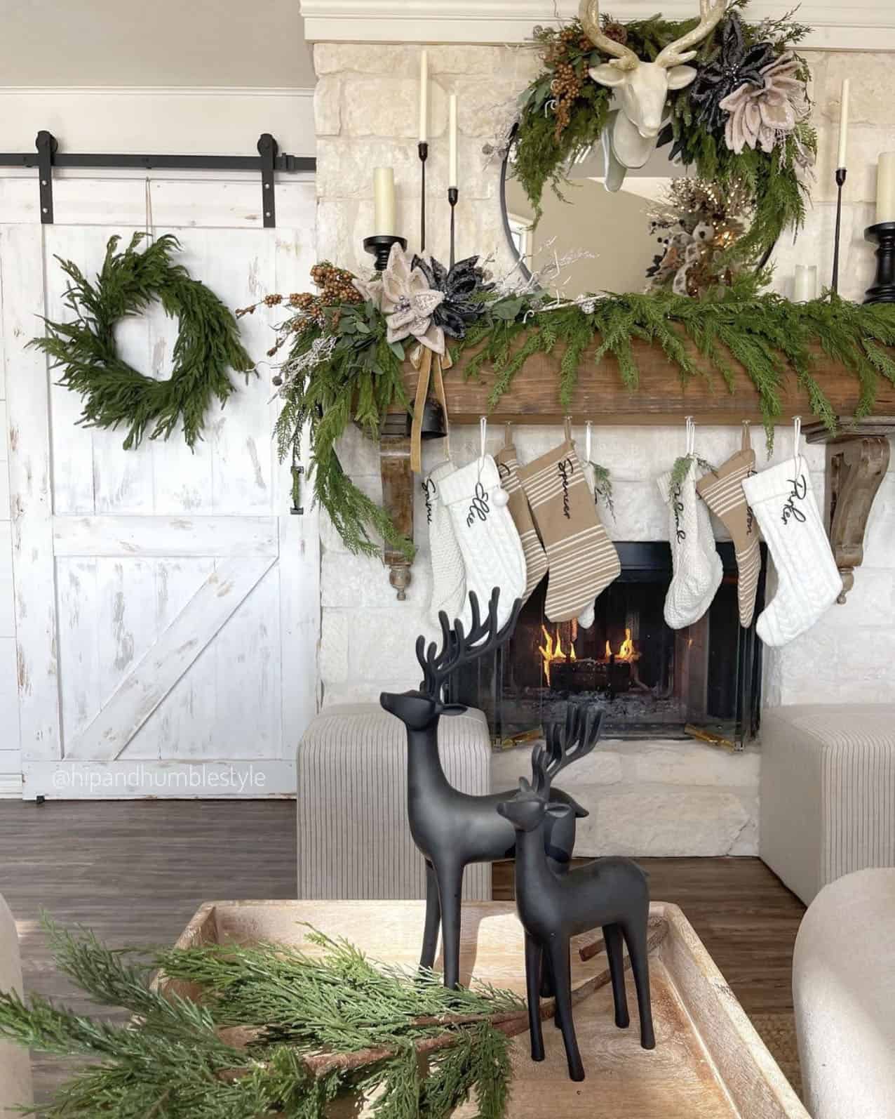 rustic-farmhouse-living-room-christmas-decor-on-the-fireplace-mantel