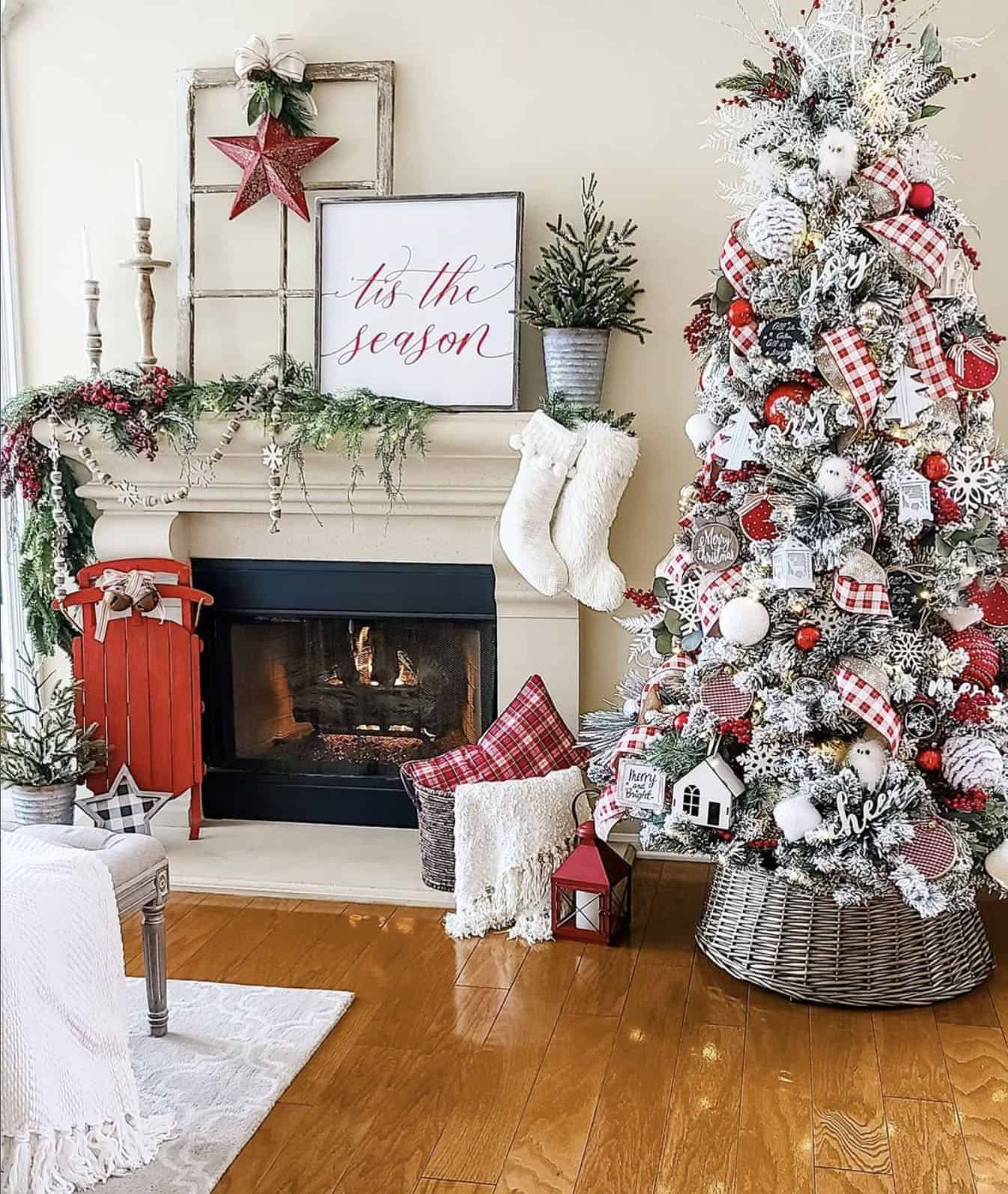 rustic-christmas-decorated-tree-and-living-fireplace-mantel