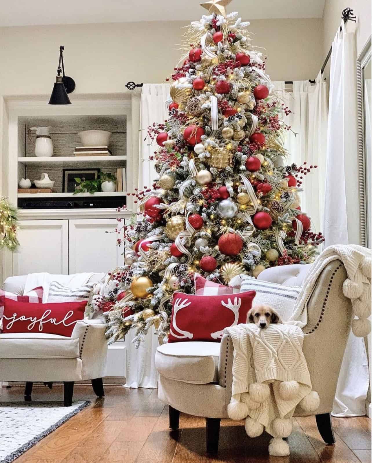 cozy-christmas-decorated-living-room-with-red-white-and-gold