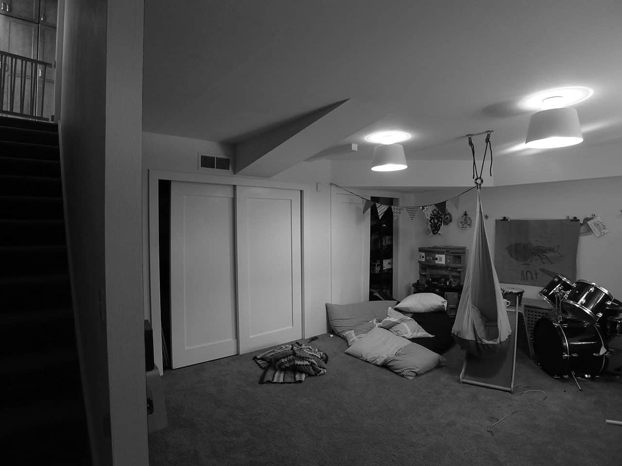 mid-century-modern-family-room-before-the-renovation