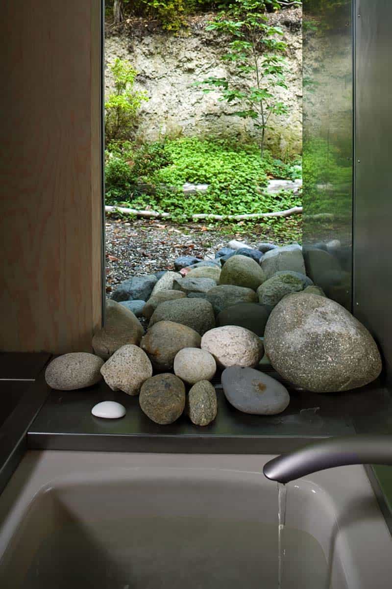modern-cabin-bathroom