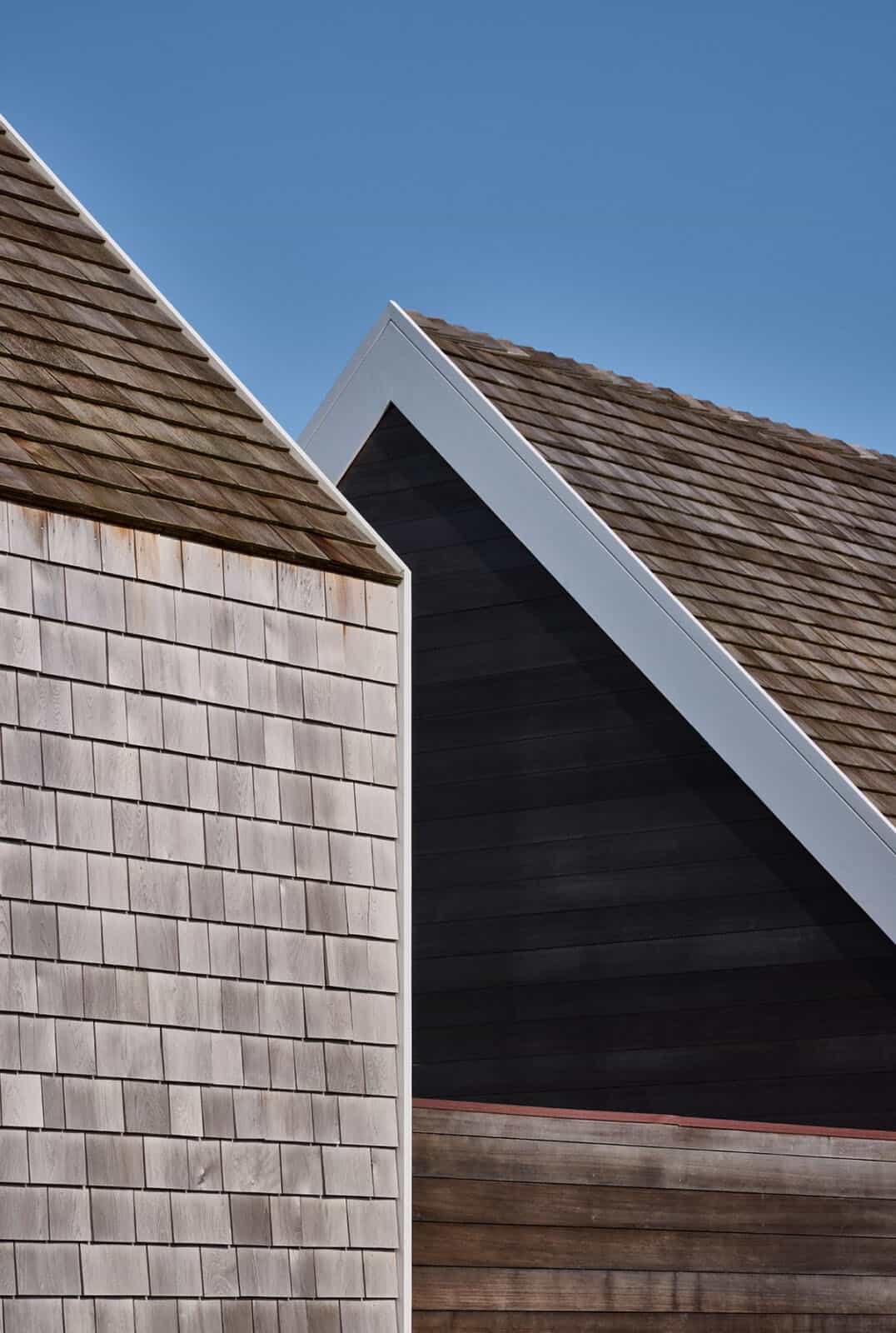 modern-courtyard-house-exterior-roof-detail