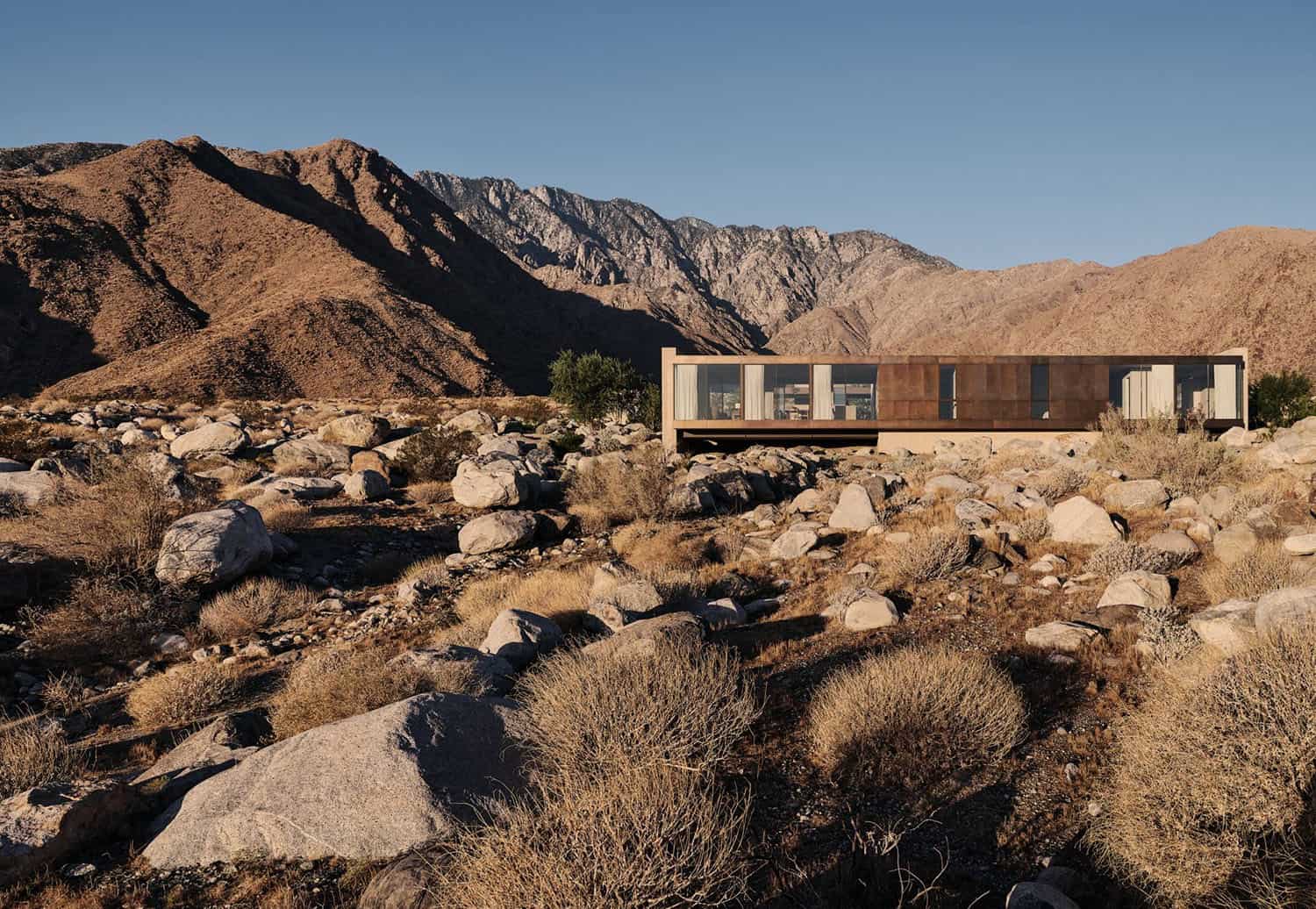 modern-desert-home-exterior