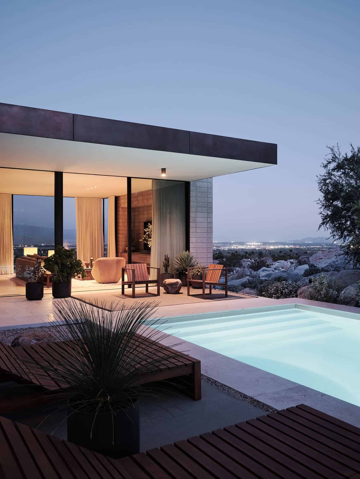 modern-desert-home-pool-at-dusk