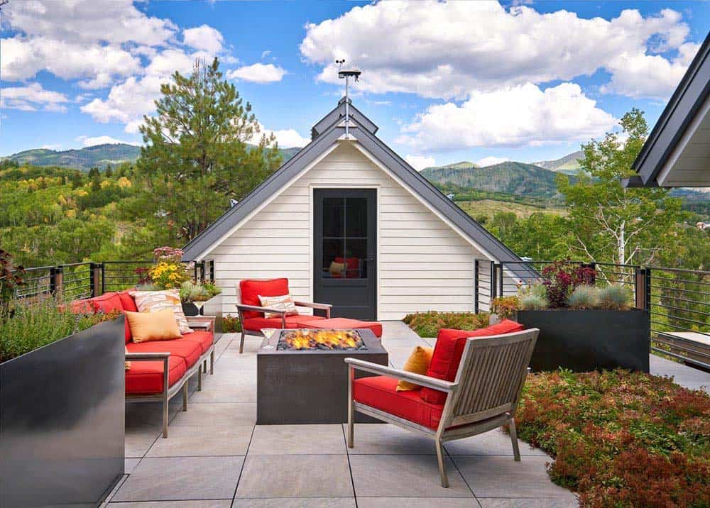 modern-farmhouse-exterior-rooftop-deck