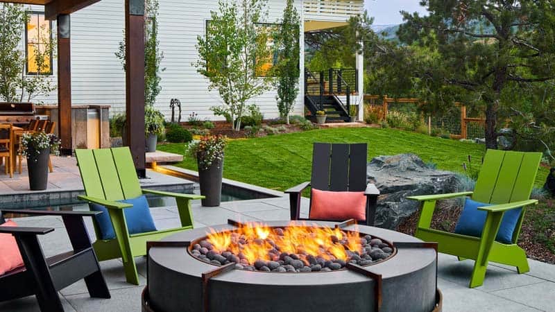 modern-farmhouse-patio-with-a-fire-pit
