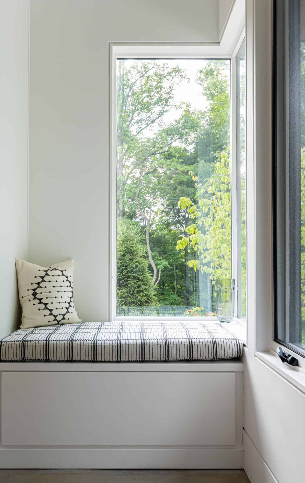 modern-bedroom-window-seat