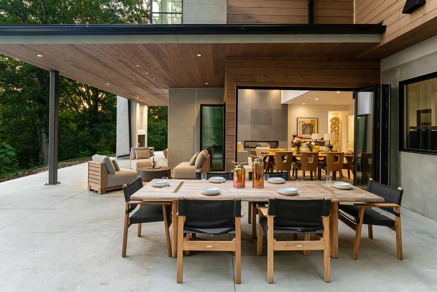 mountain-modern-home-patio