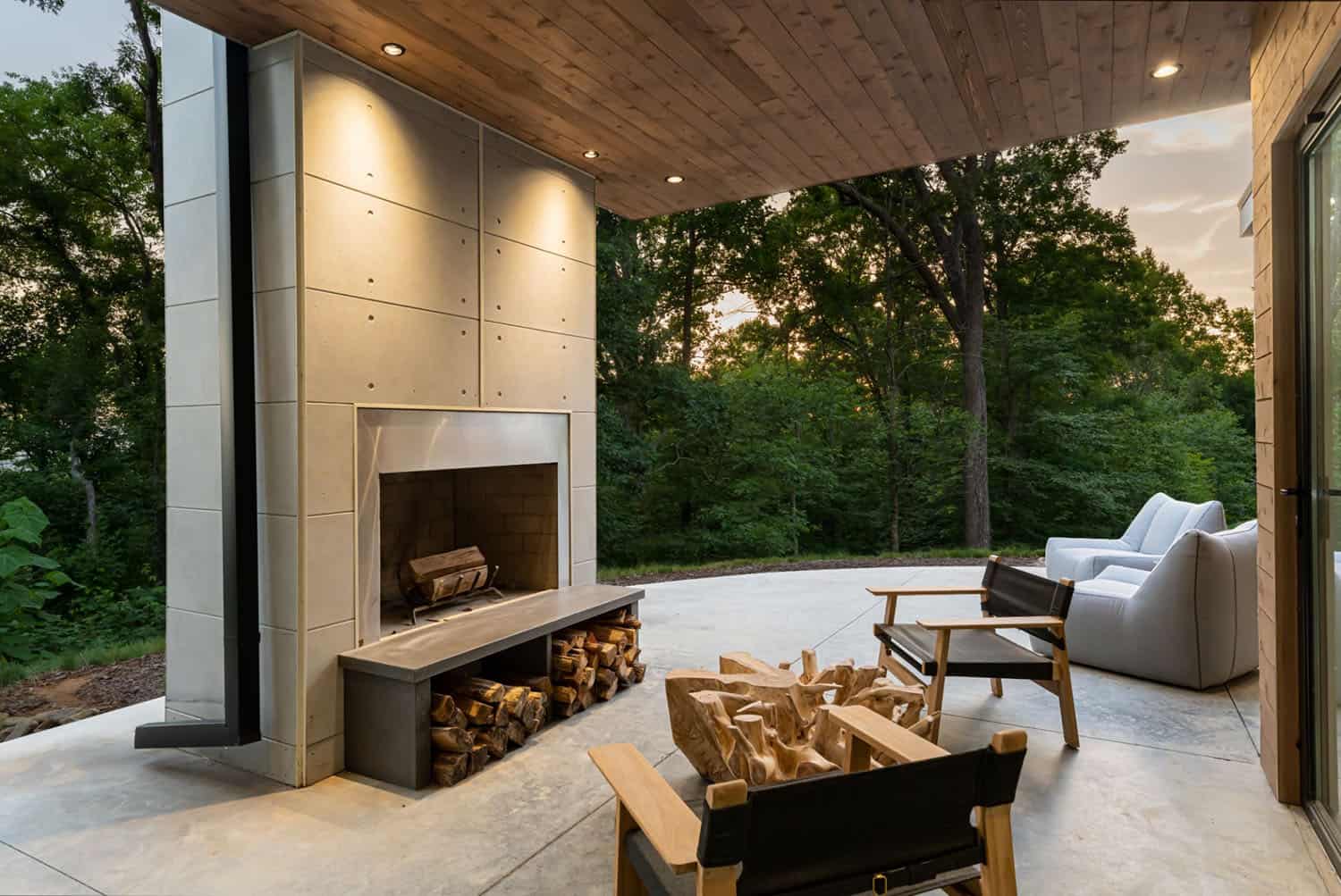 mountain-modern-home-covered-patio