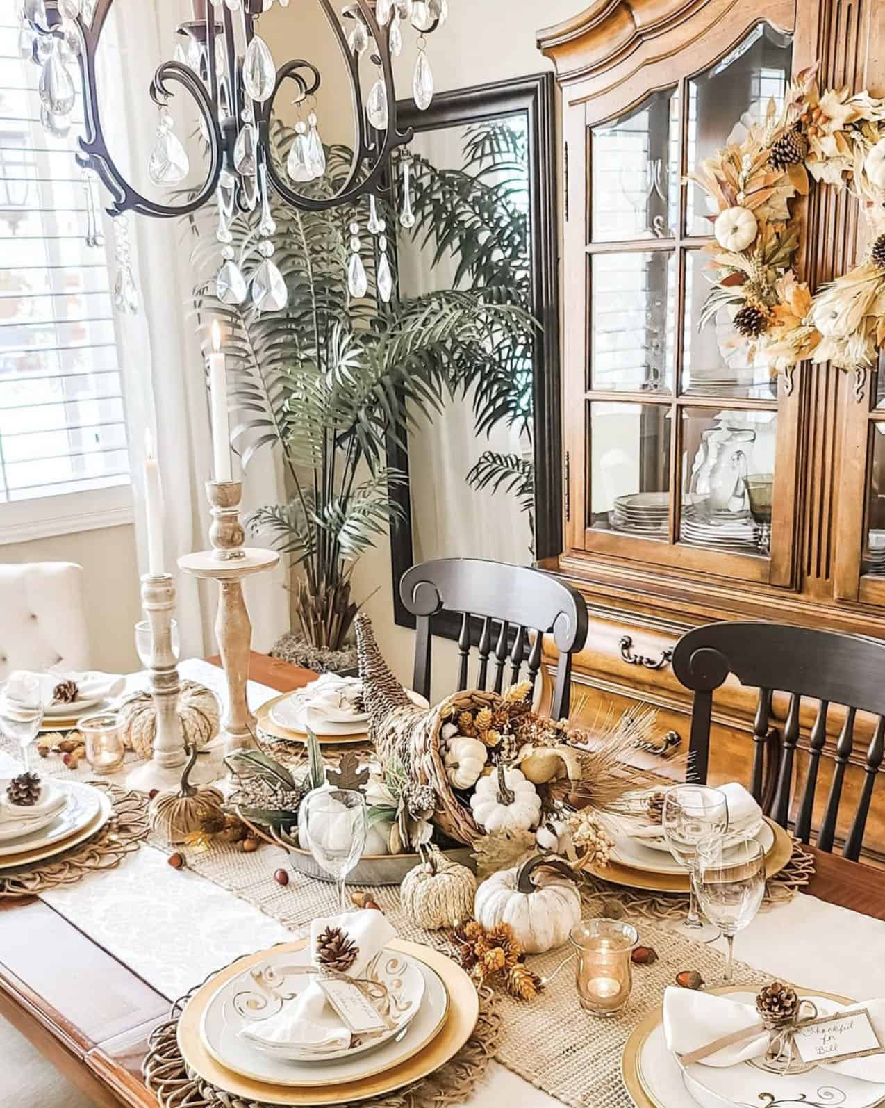 cornucopia-centerpiece-for-thanksgiving-decorated-dining-table