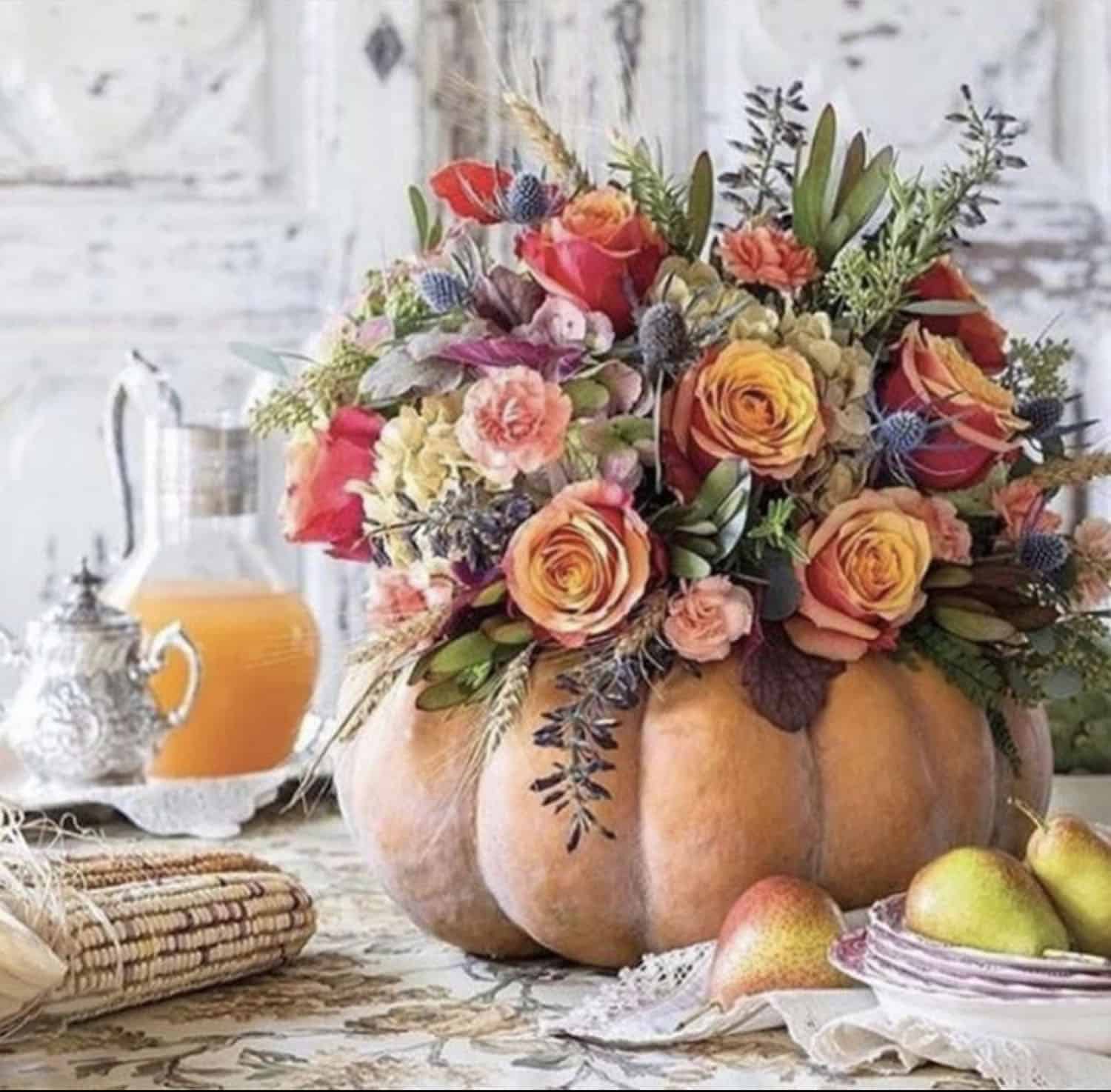 diy-thanksgiving-table-floral-pumpkin-centerpiece