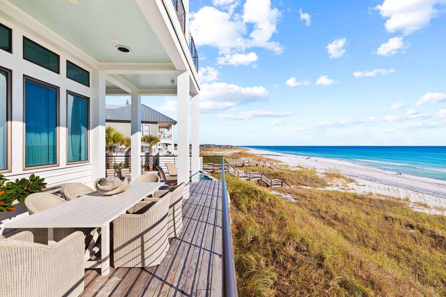 beach-house-outdoor-deck-with-alfresco-dining