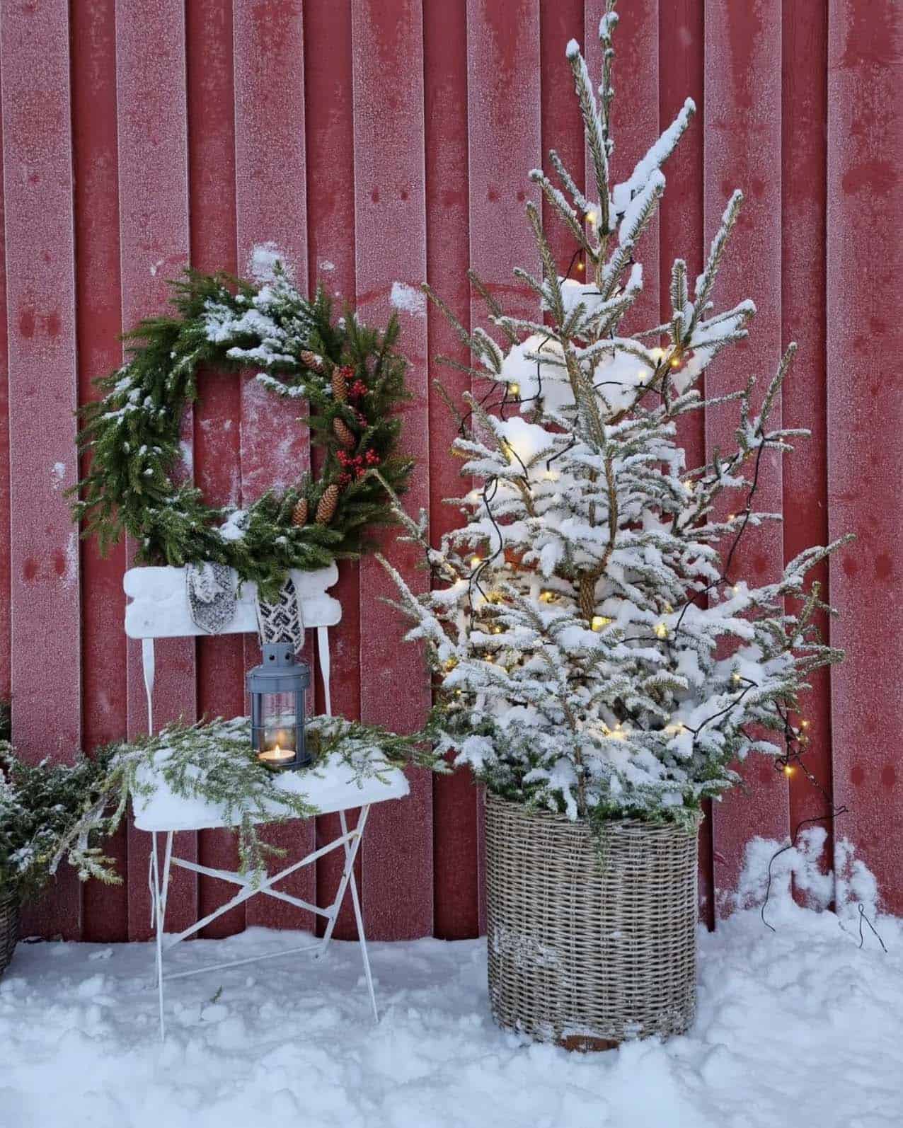christmas-tree-outdoors-with-snow