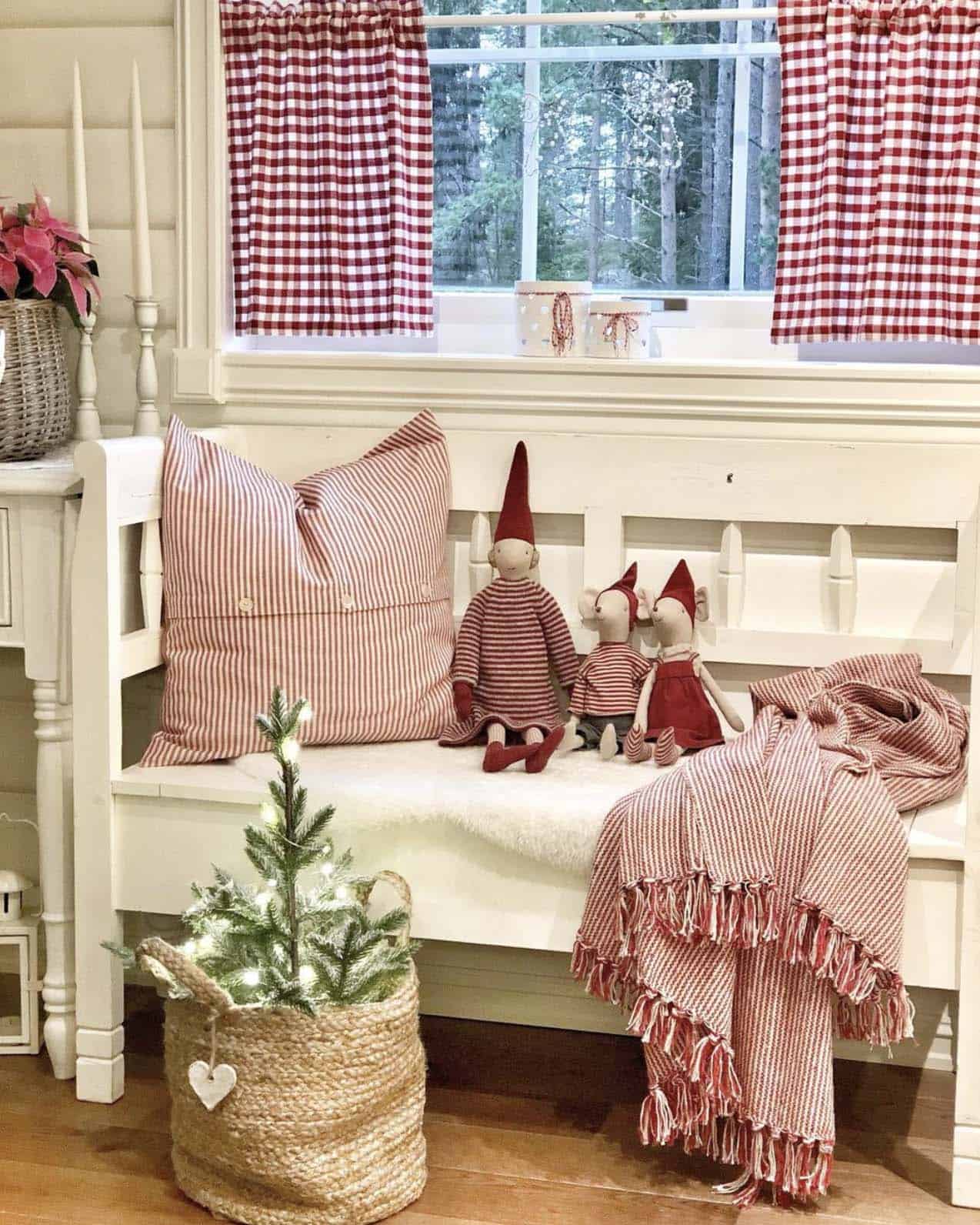 cozy-bench-with-red-and-white-christmas-decor