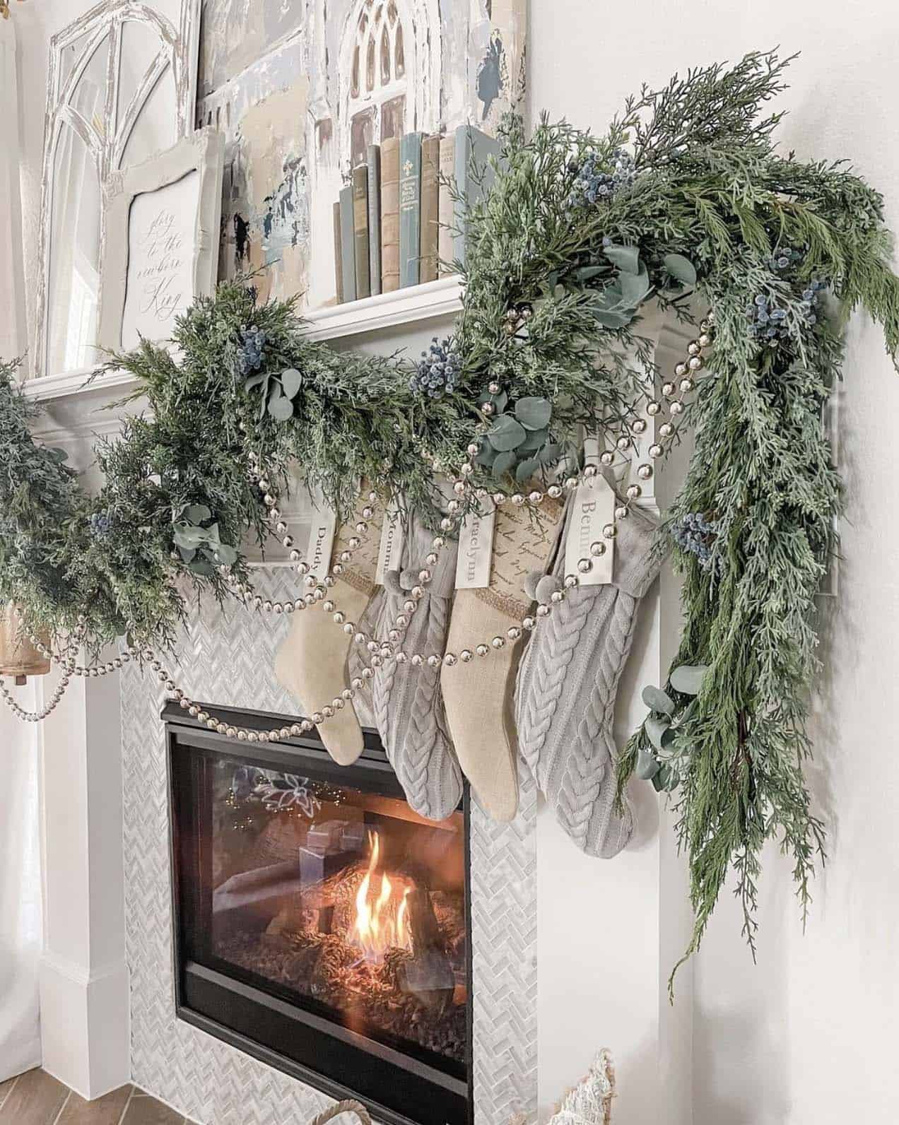 fireplace-mantel-garland-detail-for-christmas