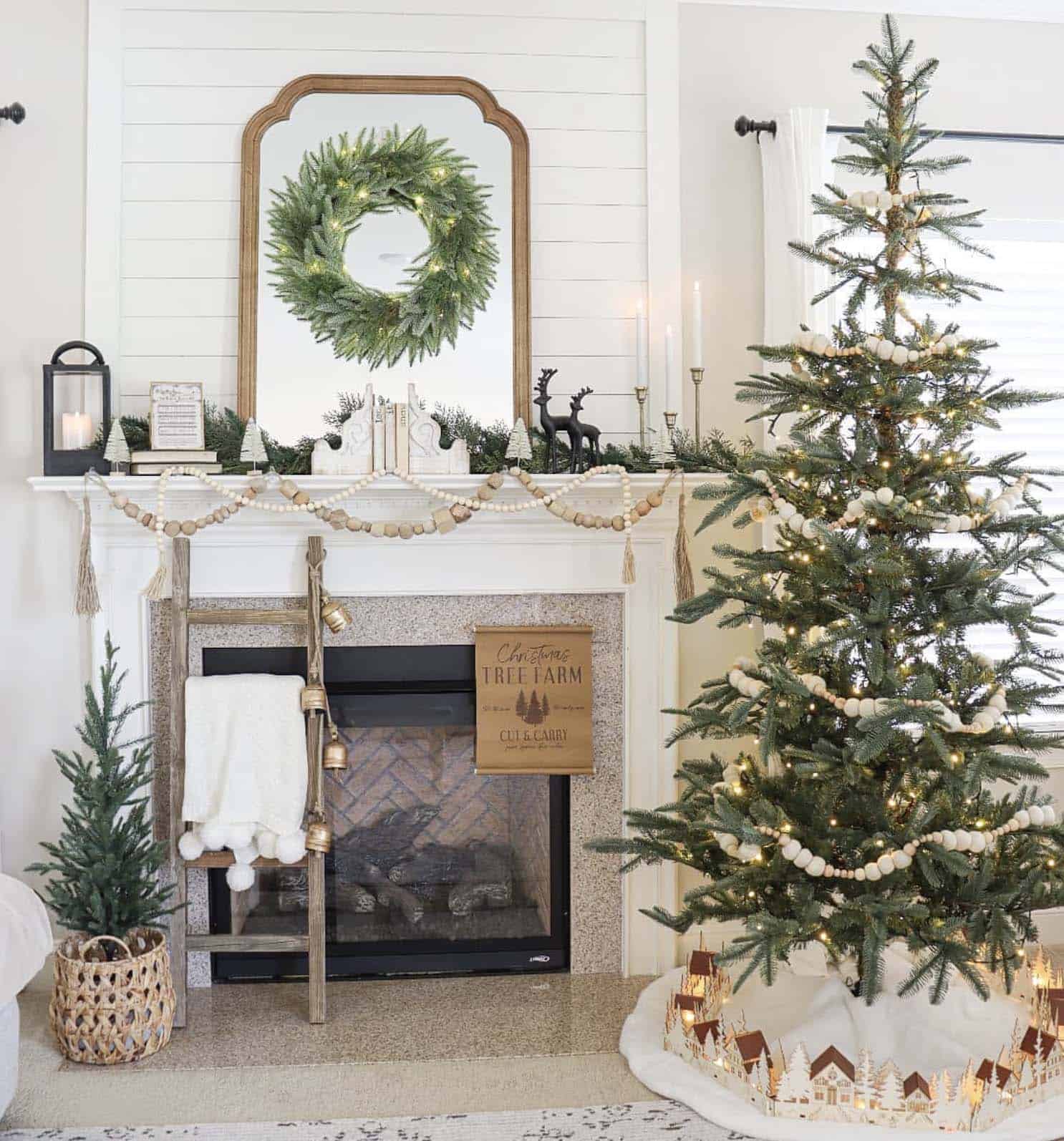 white-christmas-decor-with-a-tree