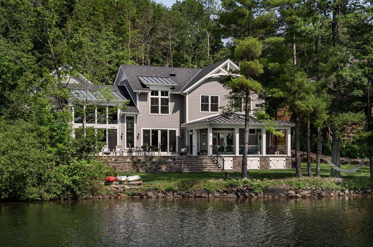 A Berkshire lake house created to maximize its privileged location
