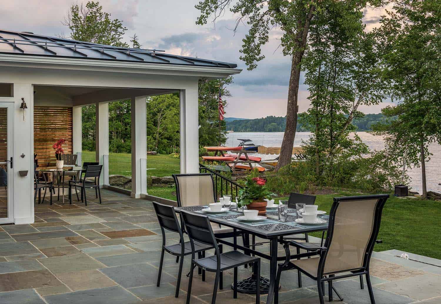 lake-house-patio-with-outdoor-dining
