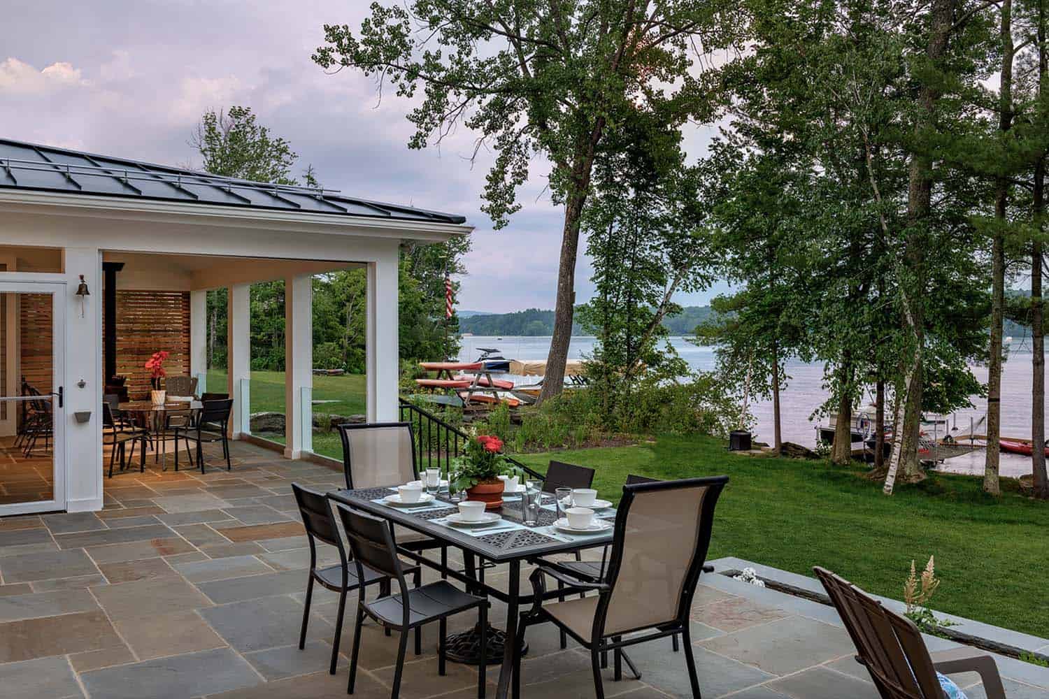 lake-house-patio-with-outdoor-dining
