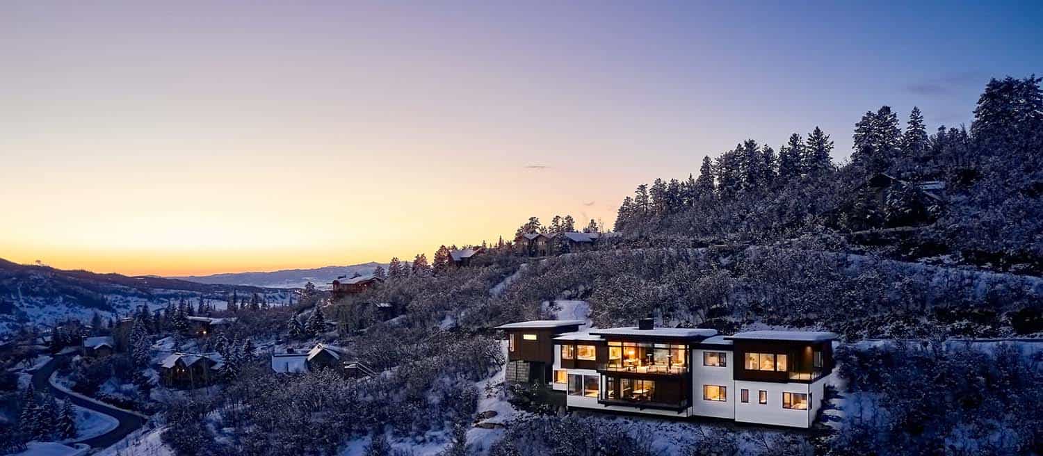 modern-mountain-home-exterior-at-dusk