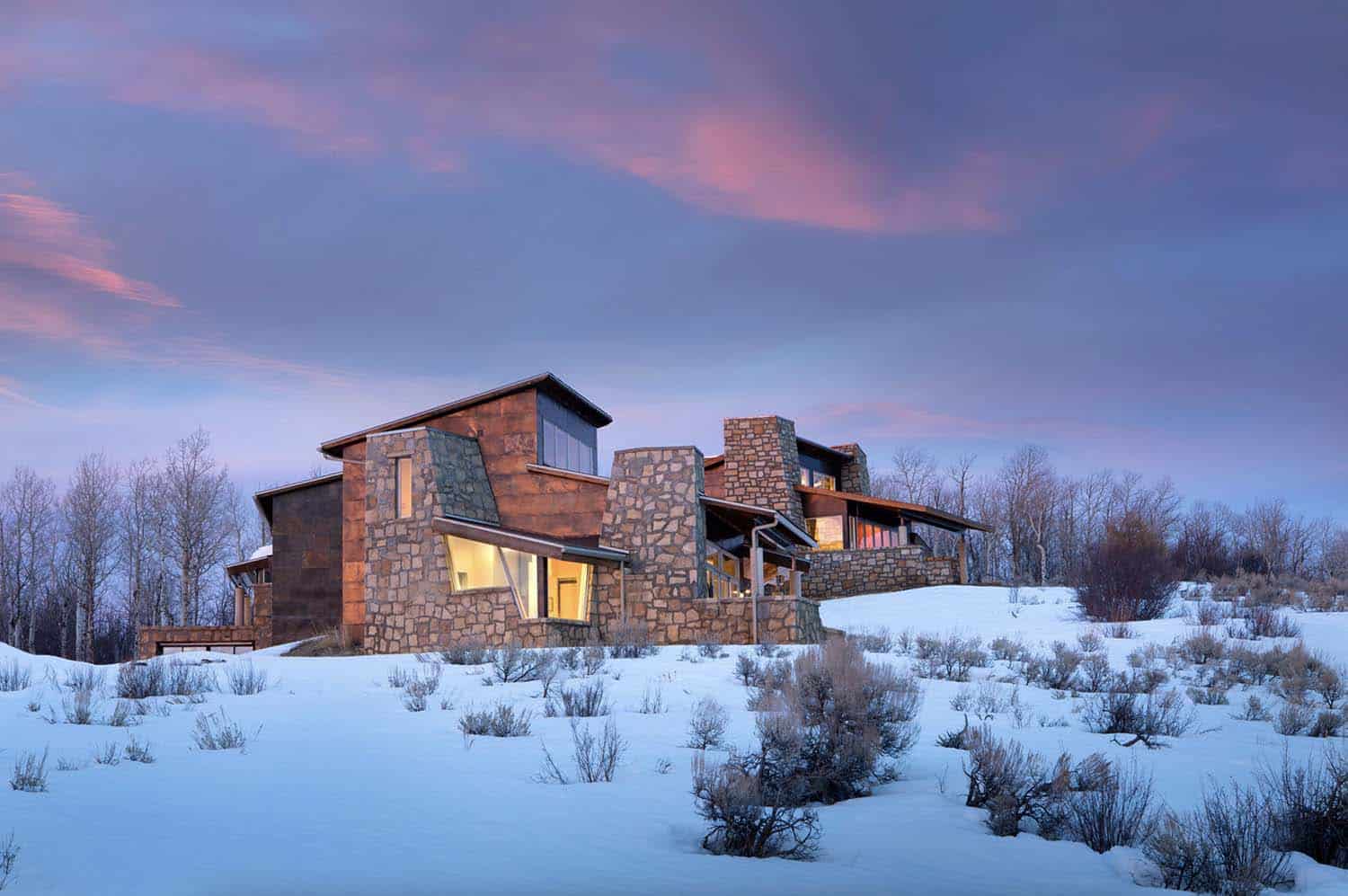 mountain-home-exterior-with-snow
