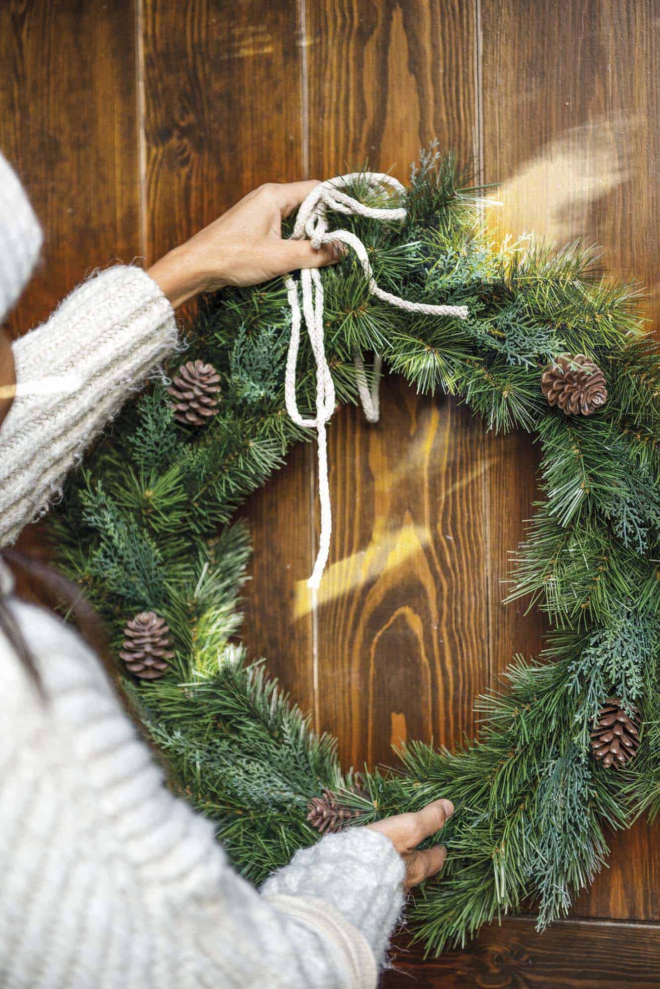 cozy-rustic-cabin-entry-with-a-christmas-wreath